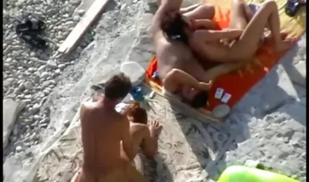 女の子は巨大なディルドで彼女のLを抱きしめる エロ 動画 女 向け