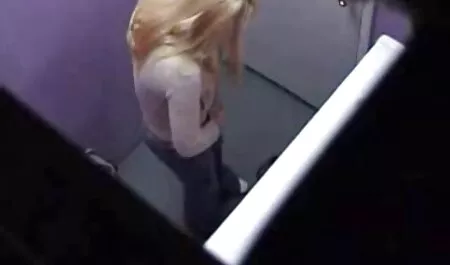 男はお尻の女の子をリッピングし、オーガズムとその側面を取る エロ 動画 無 修正 女性 向け