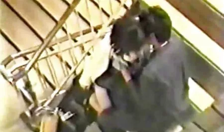 痩せた十代のレズビアンはベッドの中で口頭弄 女性 用 エロ