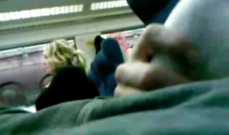 のタクシー運転手説得金髪milfと広がる彼女の足のための性別 女 向け エロ 動画