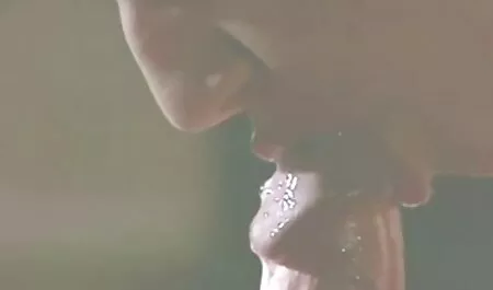 ブロンドのシリコーンの胸は、すべての男性の賞賛の対象です。 無料 エロ 動画 女 用