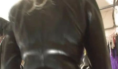 店舗ガードfucks若泥棒と彼女の成熟した友人 エロ 動画 女 向け