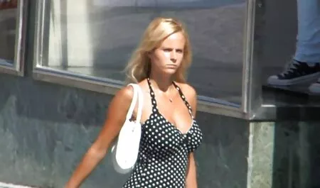 ロシアの女の子stick彼女の毛L.でフロントの彼女の彼氏 女性 用 アダルト 動画 無料